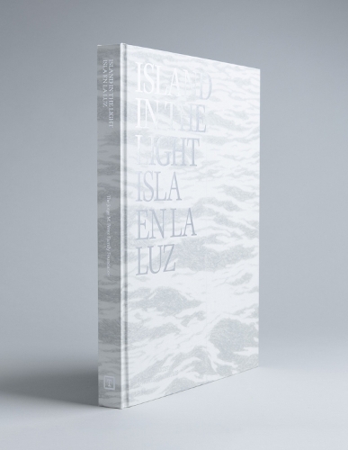 Island in the Light/Isla en la luz