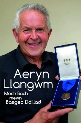 Moch Bach Mewn Basged Ddillad - Aeryn Llangwm