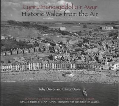 Cymru Hanesyddol o'r Awyr/Historic Wales from the Air