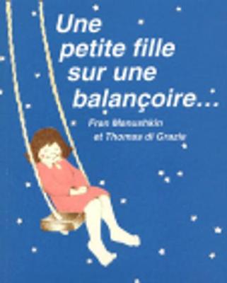 Une petite fille sur une balancoire